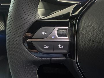 Peugeot 2008 Hybrid 145 GT Exclusive AHK 360Grad Kam.