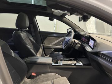 Fotografie 6 des Opel Astra 1.2 Turbo Automatik Ultimate