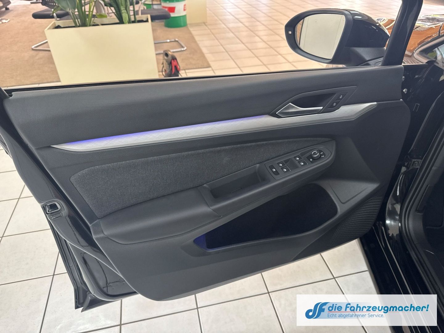 Fahrzeugabbildung Volkswagen Golf VIII Variant Life Navi Digitales Cockpit LE