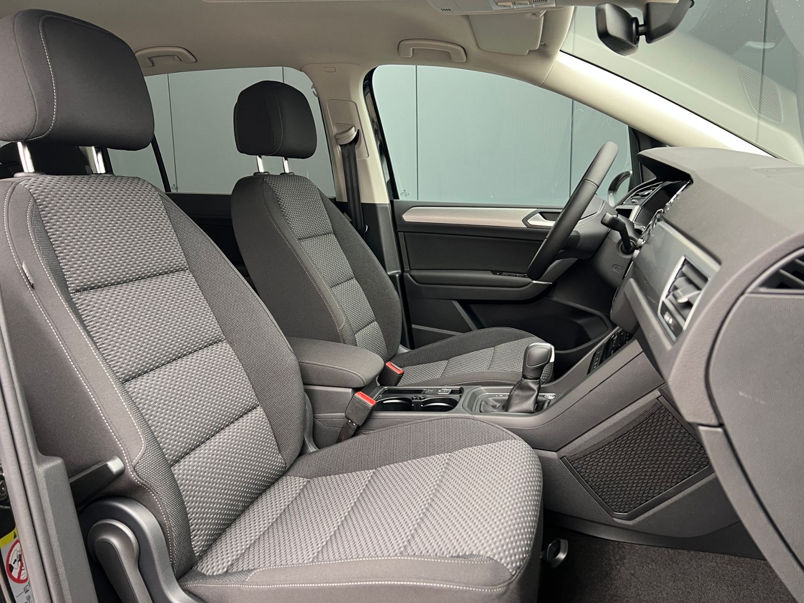 Fahrzeugabbildung Volkswagen Touran Comfortline 1.5 TSI DSG *LED, AHK, 7 Sitz