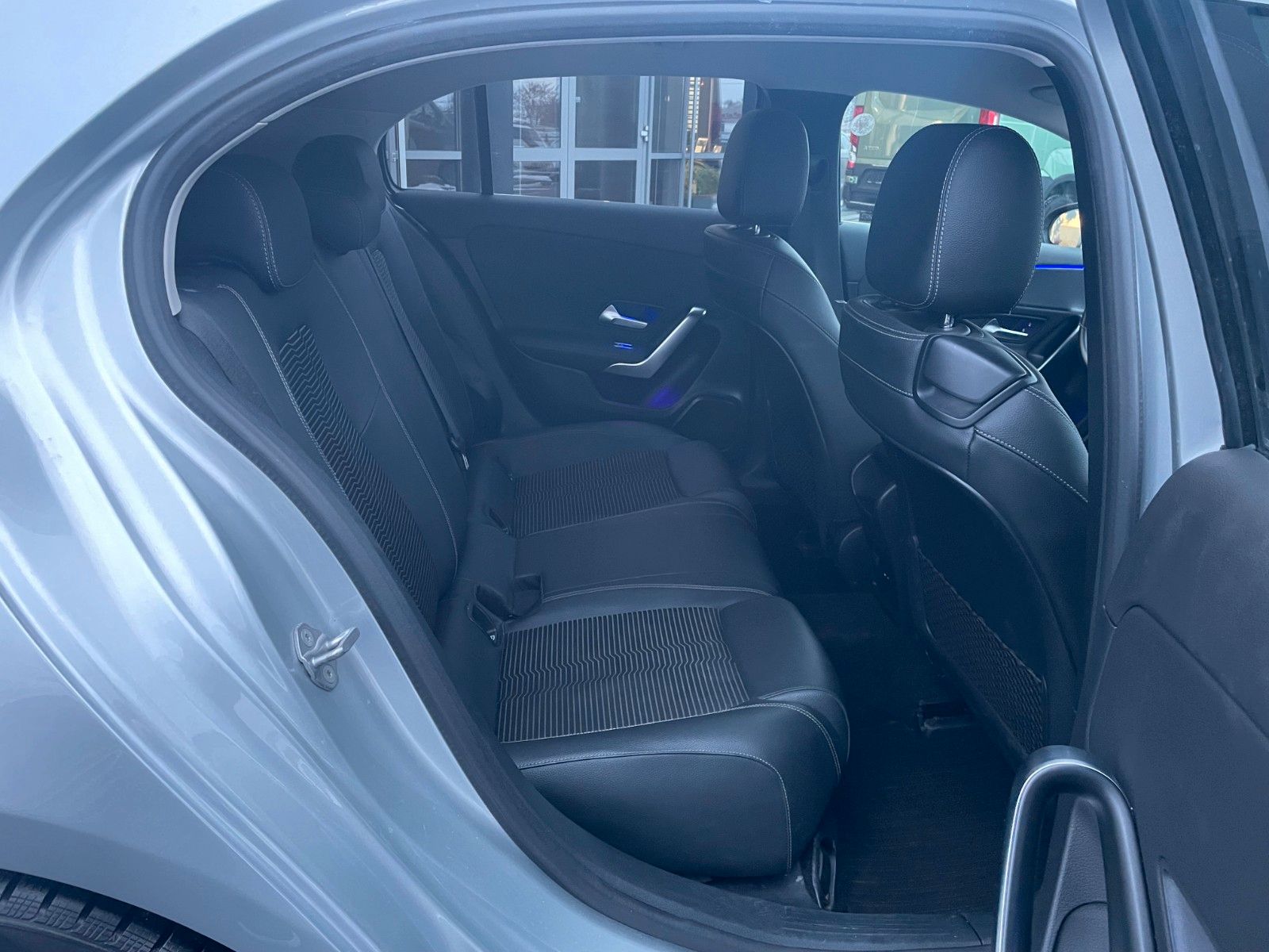 Fahrzeugabbildung Mercedes-Benz A 180 Progressive+LED+Ambiente+RFK+TotW