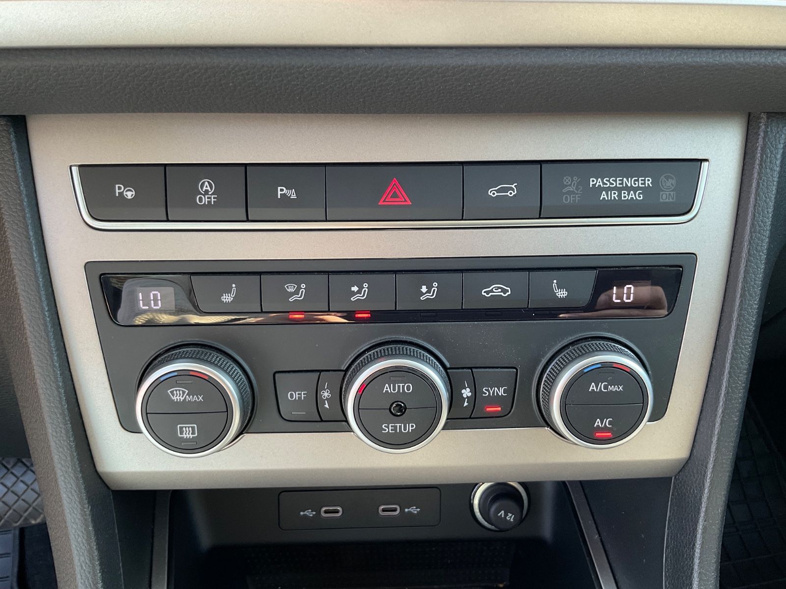 Fahrzeugabbildung SEAT Ateca 1.5 TSI Xperience DSG,Kamera,Navi,LED