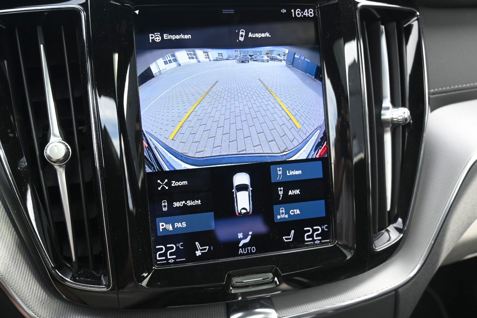Fahrzeugabbildung Volvo XC60 B5D AWD R-Design*LED*PANO*STHZ*LUFT*B&W*AHK