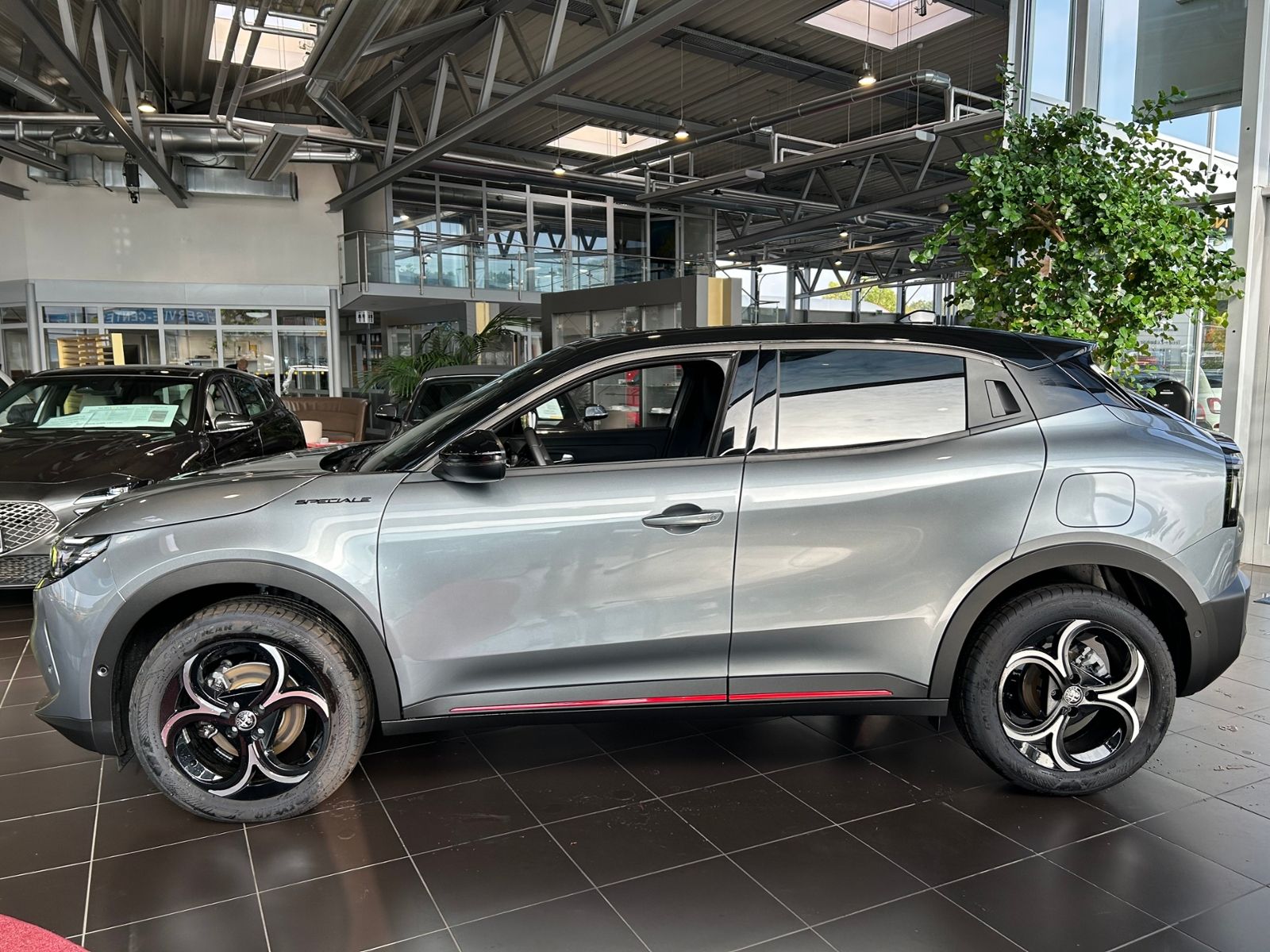 Fahrzeugabbildung Alfa Romeo Junior Ibrida Speciale - Technologie Paket