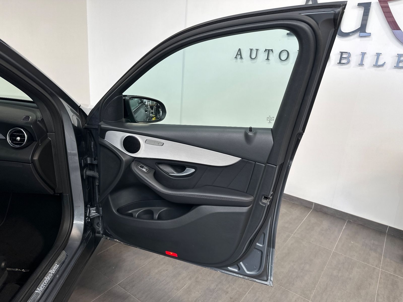 Fahrzeugabbildung Mercedes-Benz GLC 220d 4MATIC AMG Line NAV+LED+ACC+KAMERA+PANO