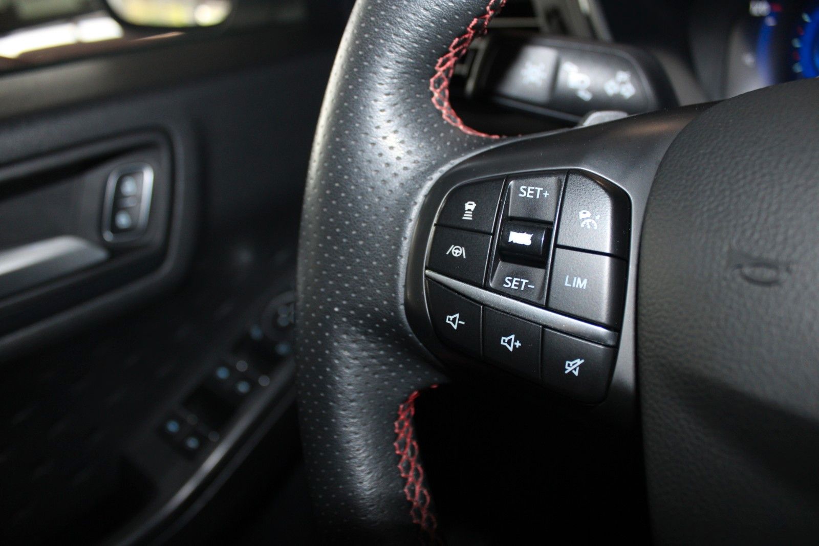 Fahrzeugabbildung Ford Kuga ST-Line X Aut. AWD LED AHK ACC HUD WinterP