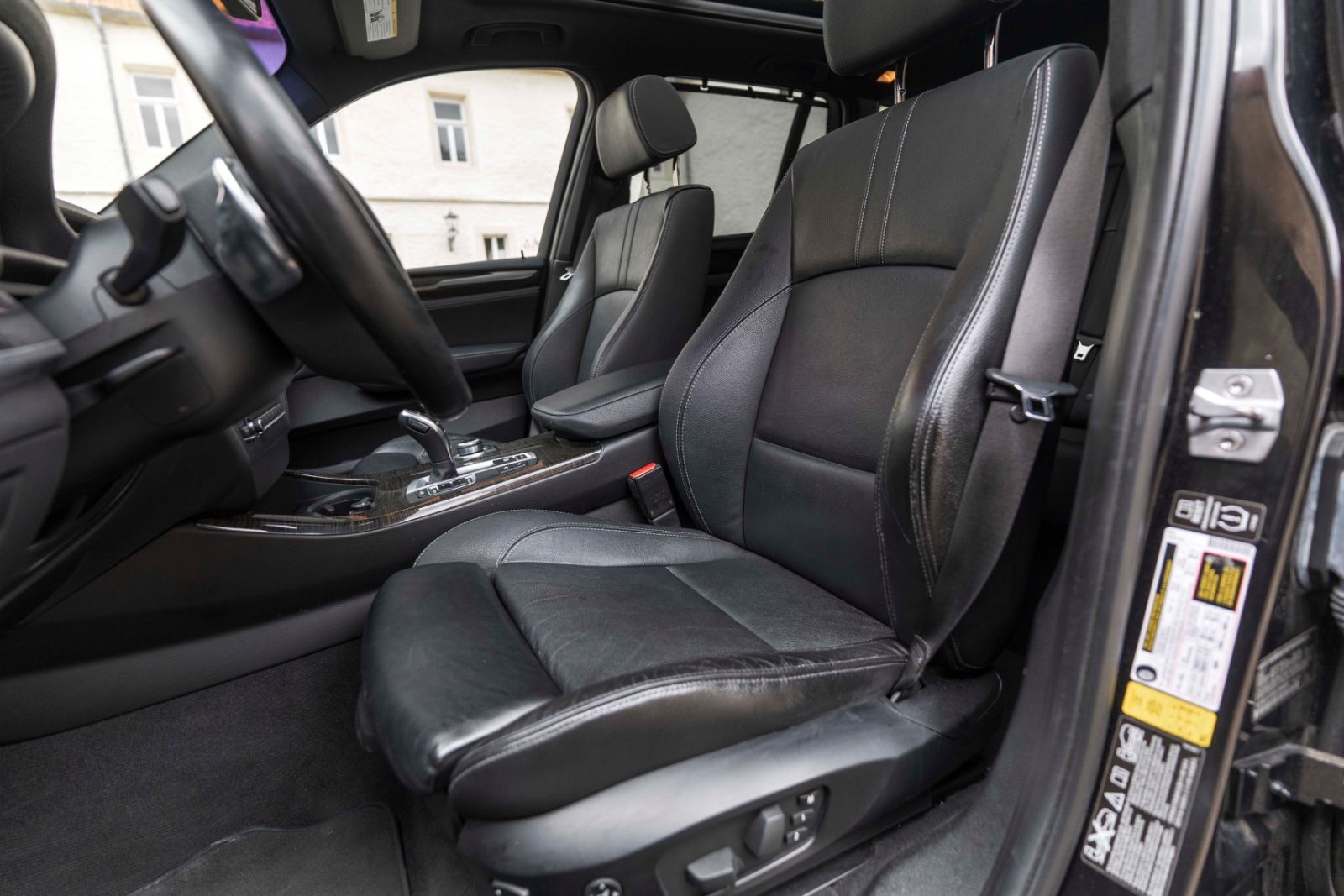 Fahrzeugabbildung BMW X3 xDrive35i M Sport HIFI KAM NAV SZH PANO M+S