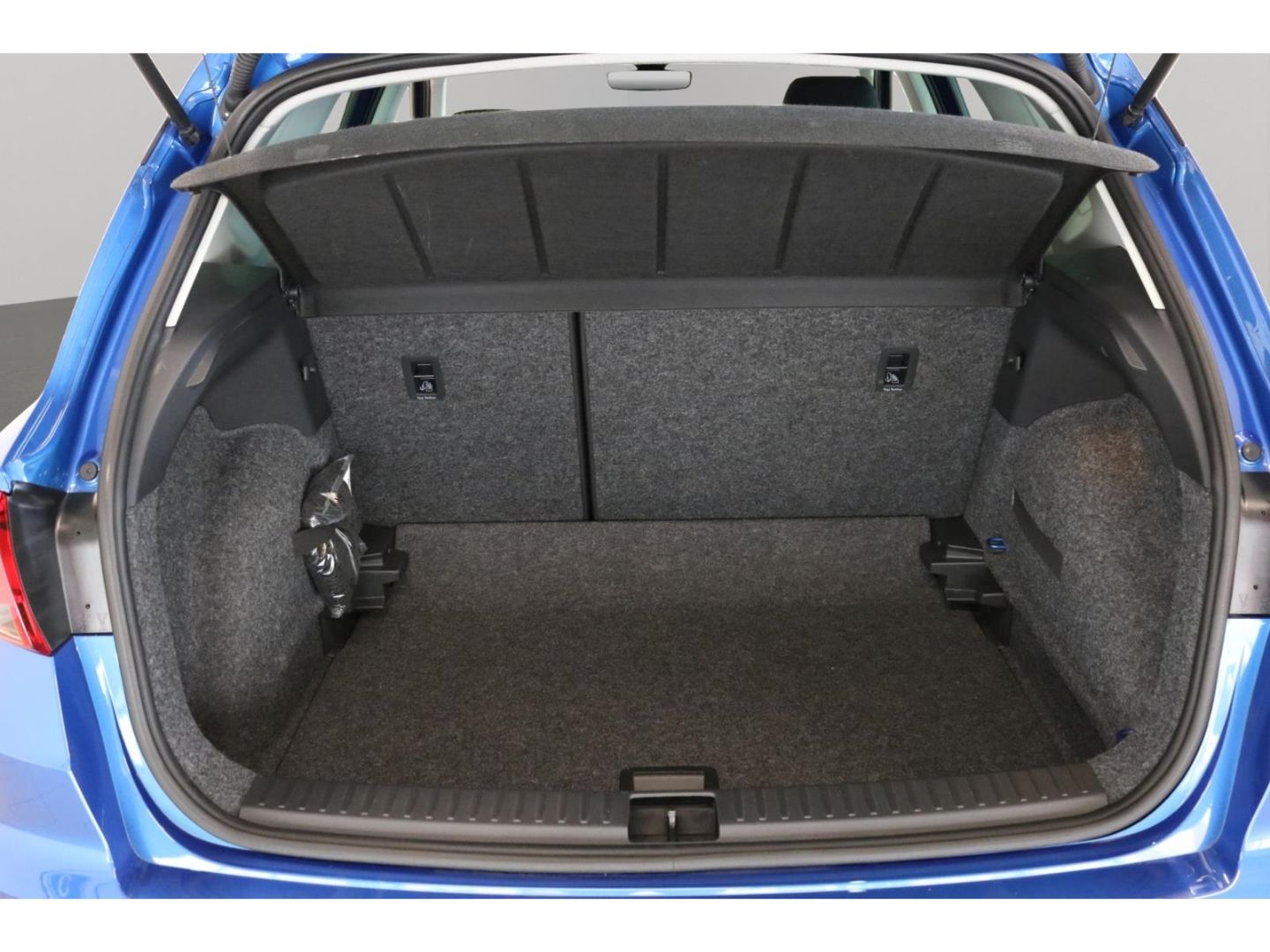Fahrzeugabbildung SEAT Arona Road Edition Navi Tempomat SHZ PDC LED