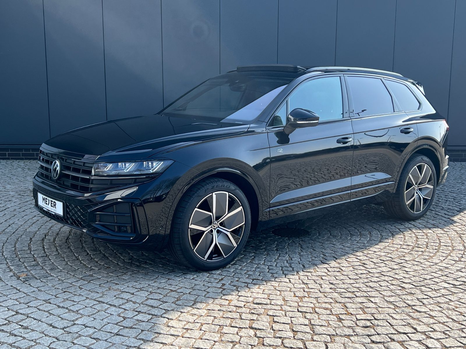Fahrzeugabbildung Volkswagen Touareg R-Line FINAL EDITION 3.0 TDI 4MOTION