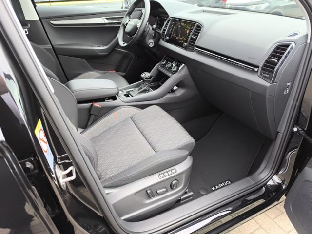 Fahrzeugabbildung SKODA Karoq 1.5 TSI DSG Selection Tour AHK PANO AREA-V