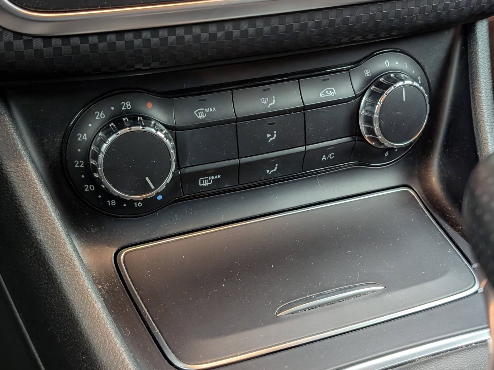 MERCEDES-BENZ A 180 1.6 Urban Navi LED Klima SHZ – Bild 18