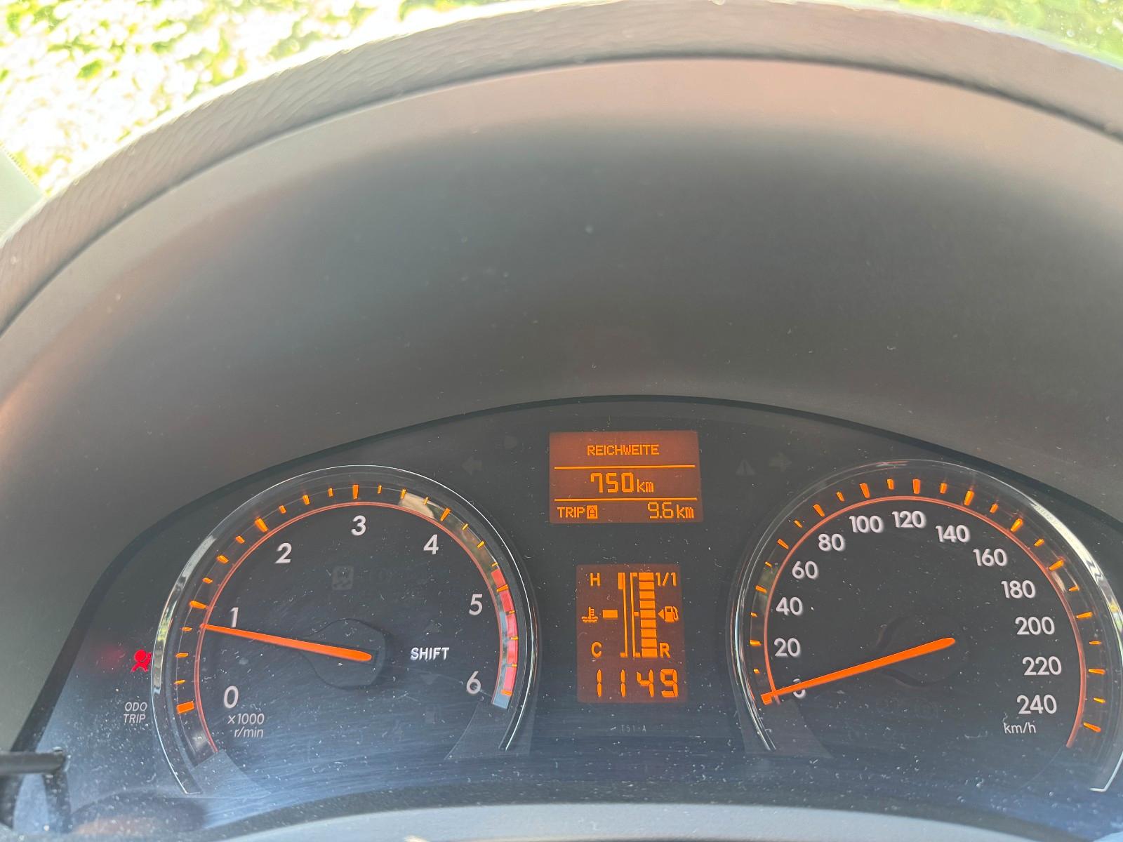Toyota Avensis 2010 — photo 10