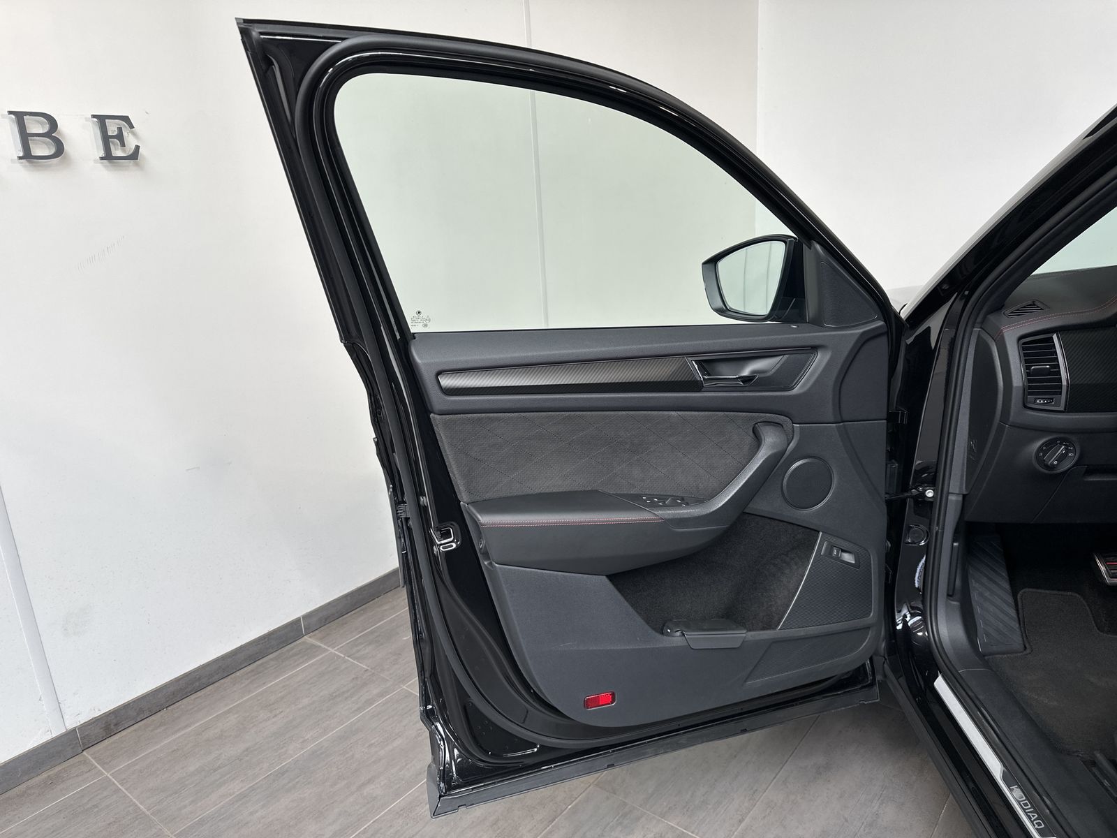 Fahrzeugabbildung SKODA Kodiaq 4x4 RS NAV+MATRIX+AHK+ACC+KAM+PANO+20ZOLL