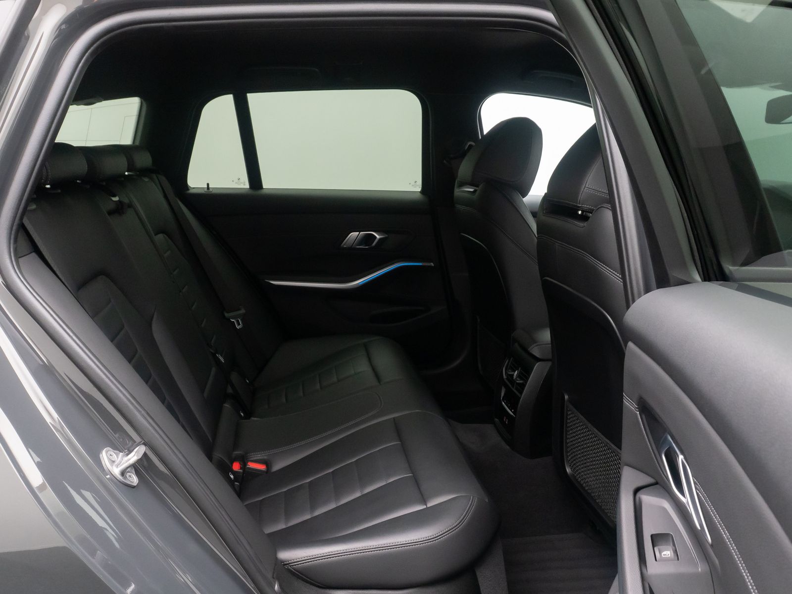 Fahrzeugabbildung BMW 330e M Sport DAB HiFi Komfort Individual 18Zoll