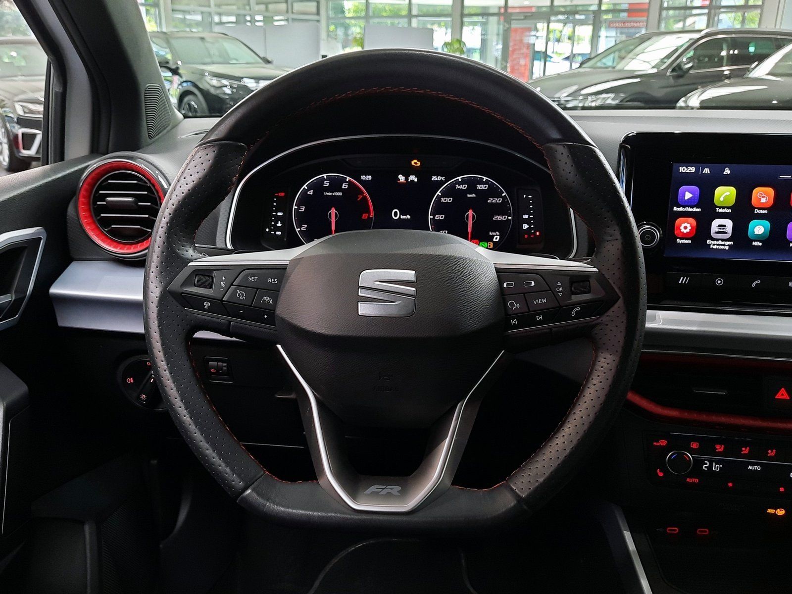 Fahrzeugabbildung SEAT Arona FR TSI DSG *AHK*Cam*PDC*LED*Sitzhg*ACC*APP