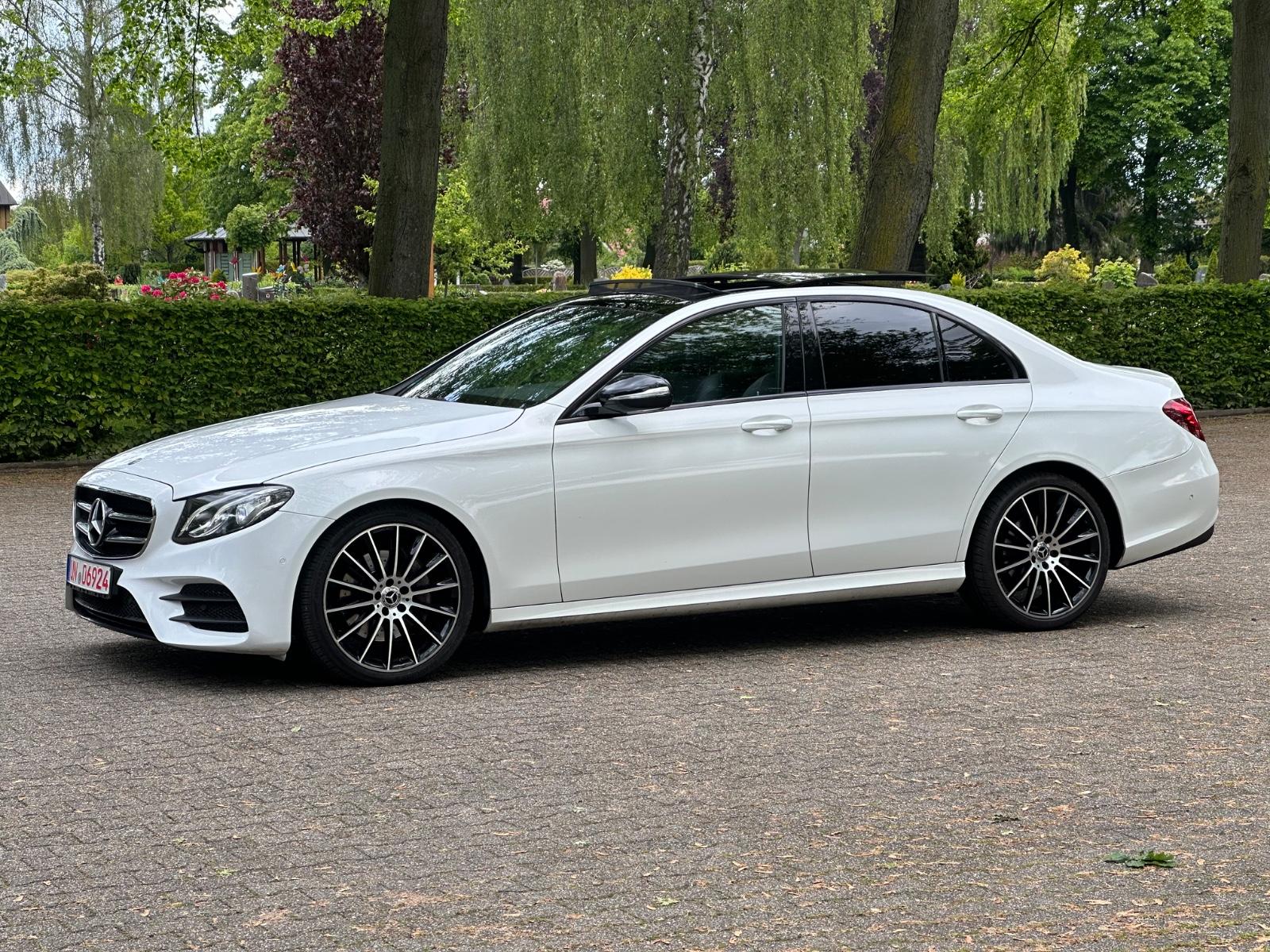 Mercedes-Benz E 220d *AMG-LINE*PANO*BURMESTER*WIDESCREEN*