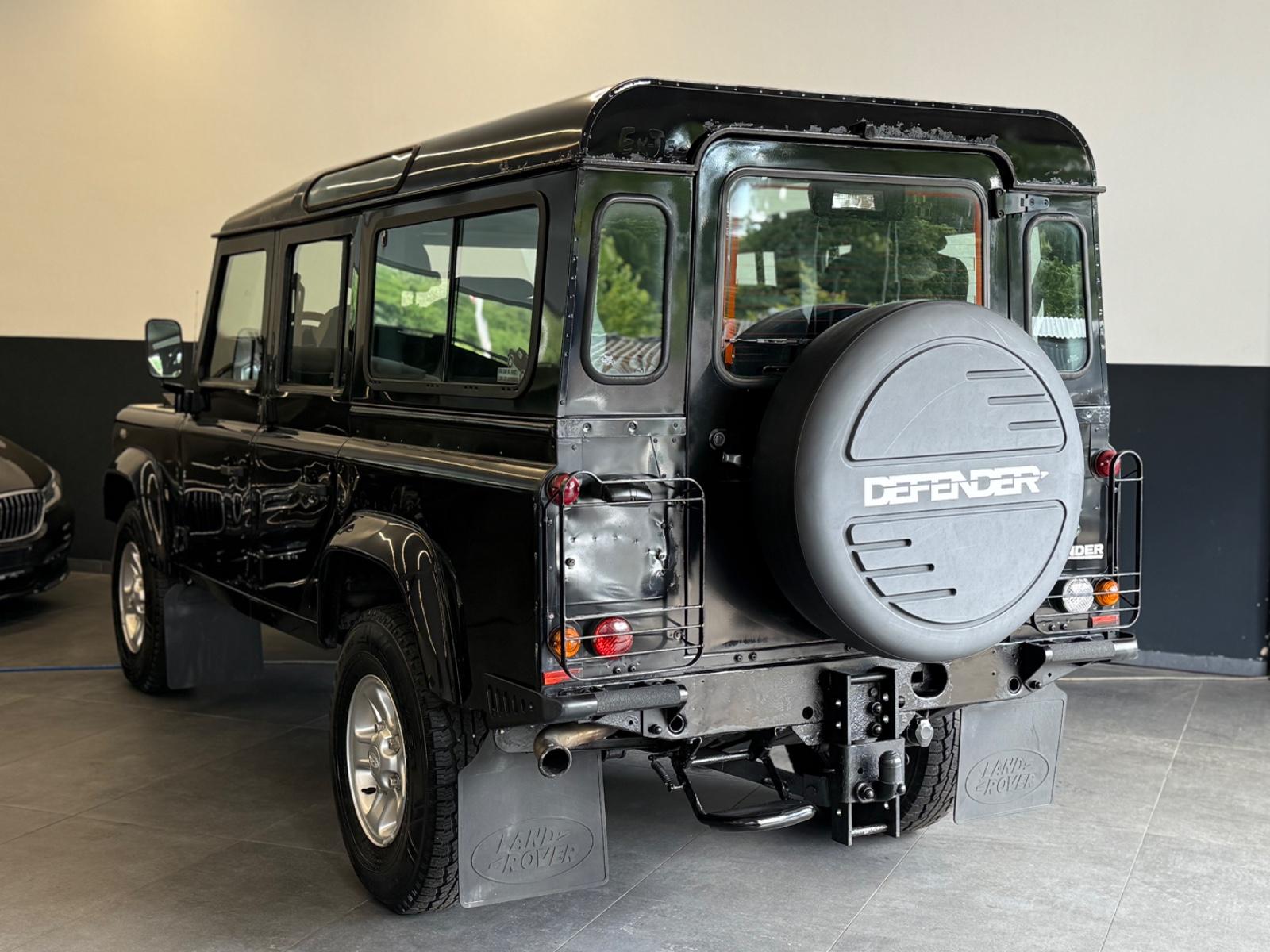Land Rover Defender 110 SE 122ch - 1 ère main - 7 Places - Climatisation - Attelage