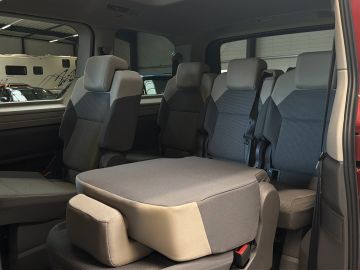 Volkswagen T7 Multivan - 12