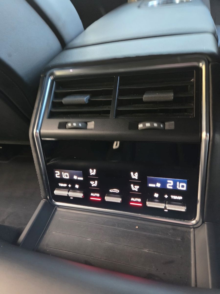 Fahrzeugabbildung Porsche Panamera Sport Turismo 4 E-Hybrid Platinum Editi