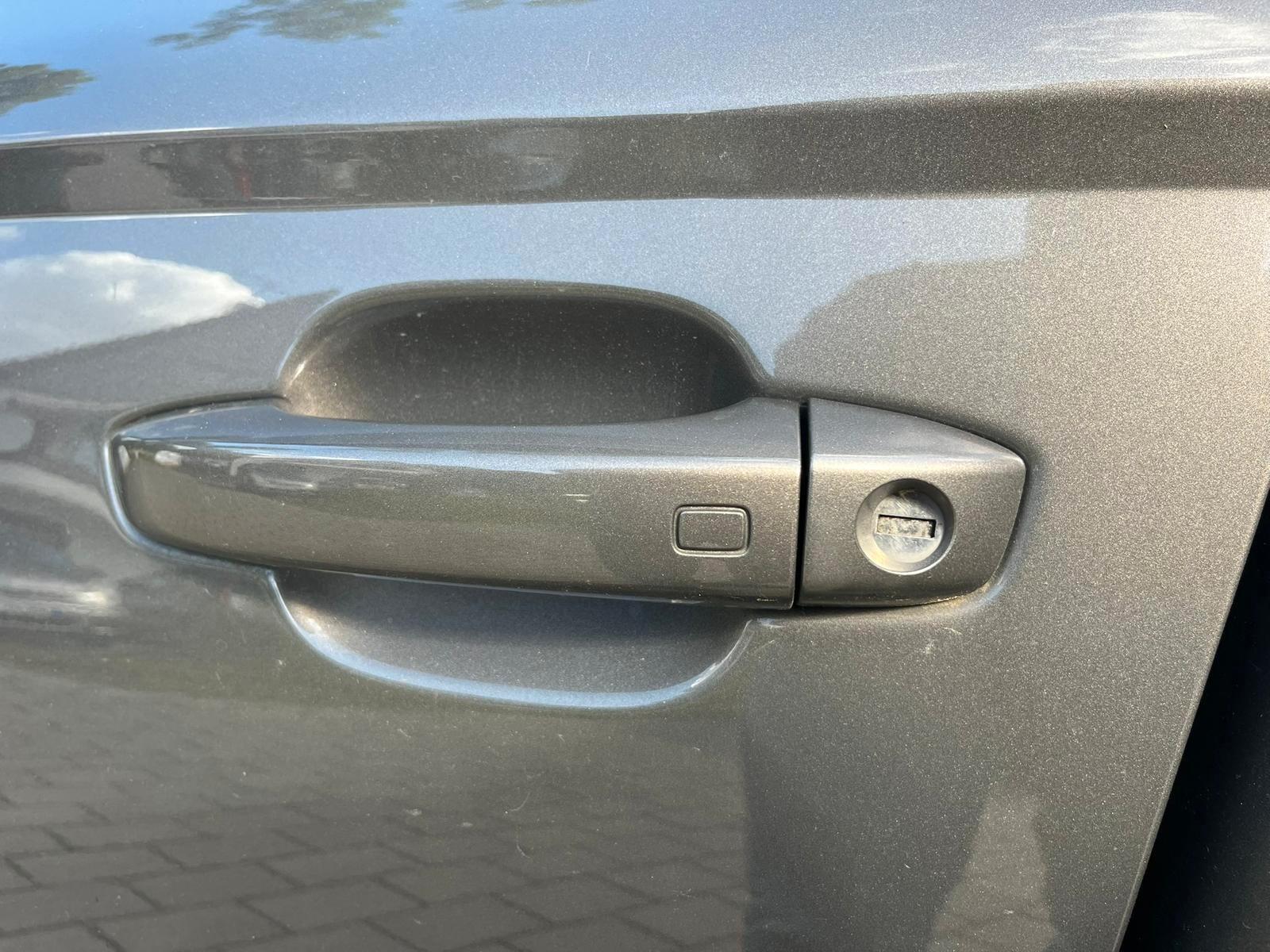 Audi A6 2011 — photo 12