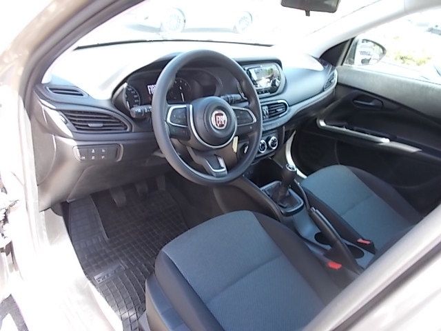 Fahrzeugabbildung Fiat Tipo Kombi Easy 1.0