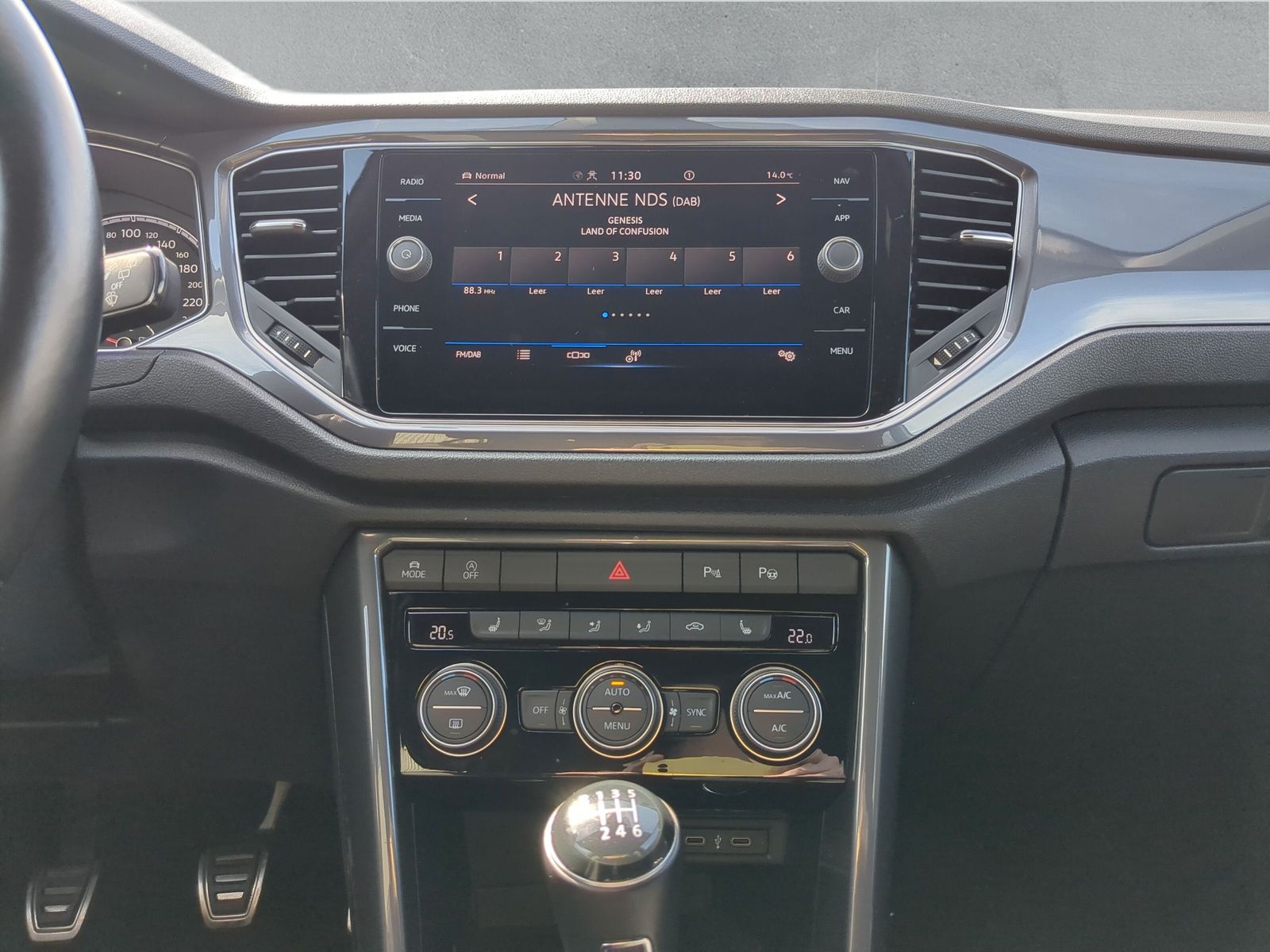 Fahrzeugabbildung Volkswagen T-Roc 1.5 TSI Sport Keyless Kamera AppConnect AC