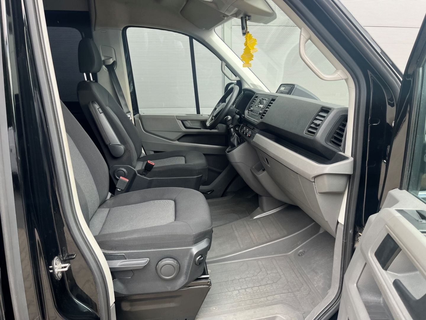 Fahrzeugabbildung Volkswagen Crafter PLUS 35 lang Hochdach FWD Kasten