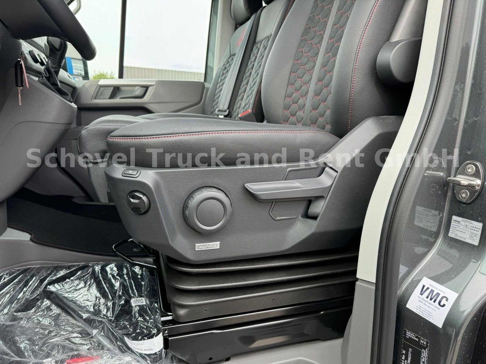 Fahrzeugabbildung MAN TGE 3.180 4x2F DOKA IndividualS AHK Leder