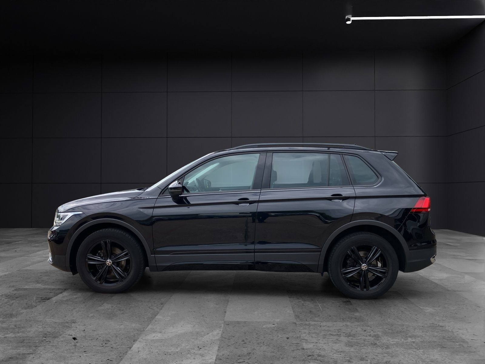 Fahrzeugabbildung Volkswagen Tiguan TDI Urban Sport DSG LED Navi ACC AHK PDC