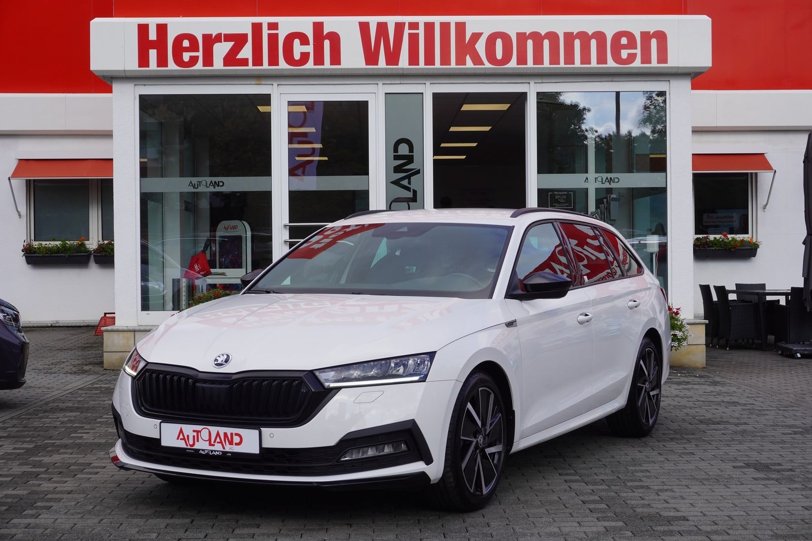 Skoda Octavia Combi 1.5 eTSI DSG Sportline LED Navi