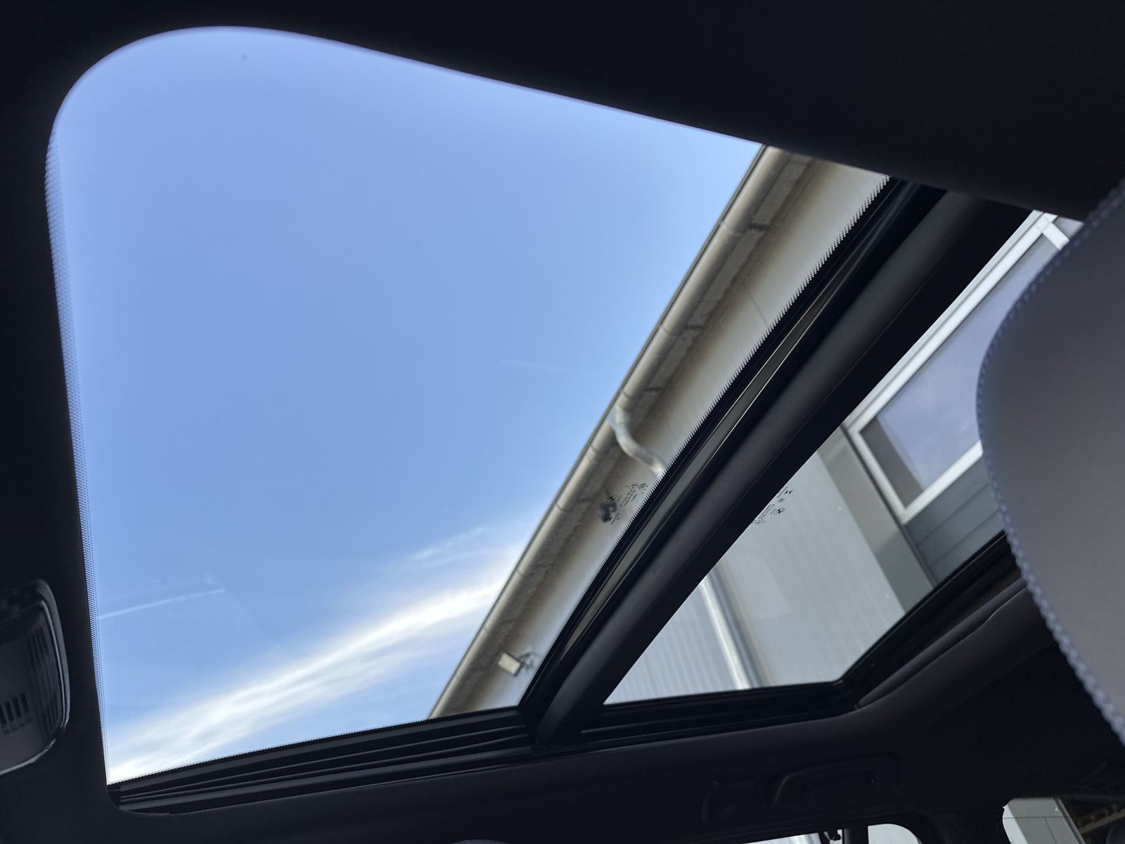 Fahrzeugabbildung BMW 320d Touring M-Sport NAV+LED+ACC+PANO+H&K+KAMERA