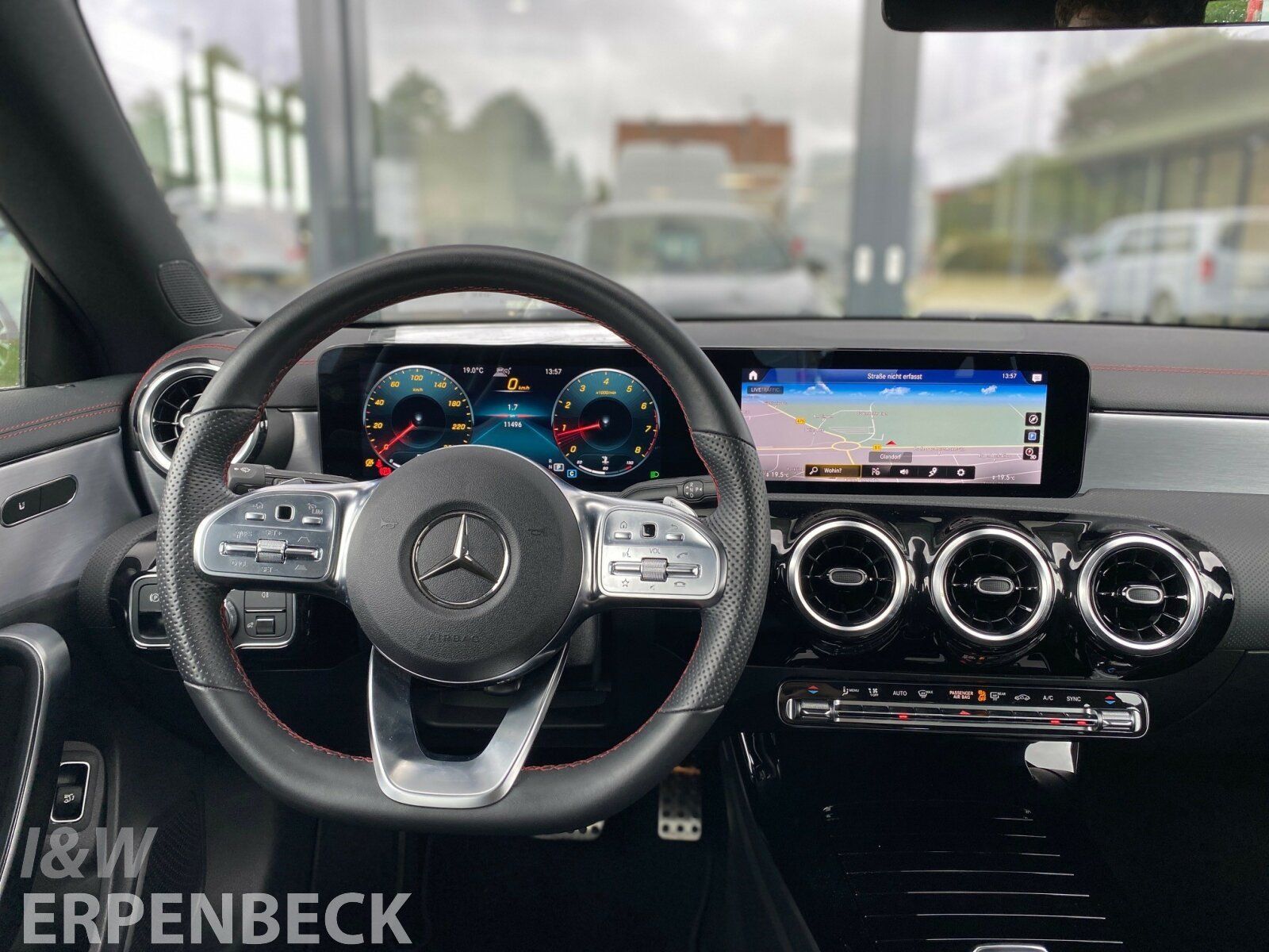 Fahrzeugabbildung Mercedes-Benz CLA 200 SB AMG Distr AHK Kamera EasyPack EDW LED