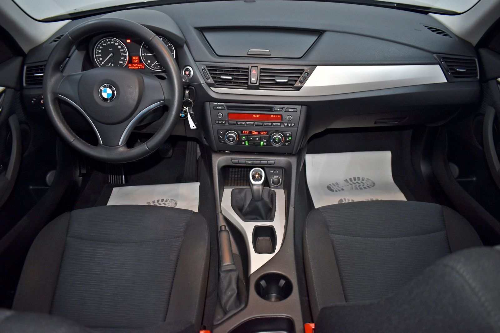 Fahrzeugabbildung BMW X1 18 i sDrive, Panorama-SD,PDC,Shzg.