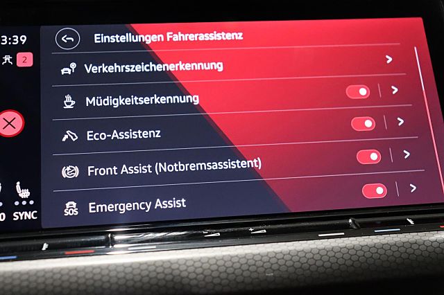 Golf GTI 2.0TSI DSG ACC KAMERA NAVI PANO SPORTFW