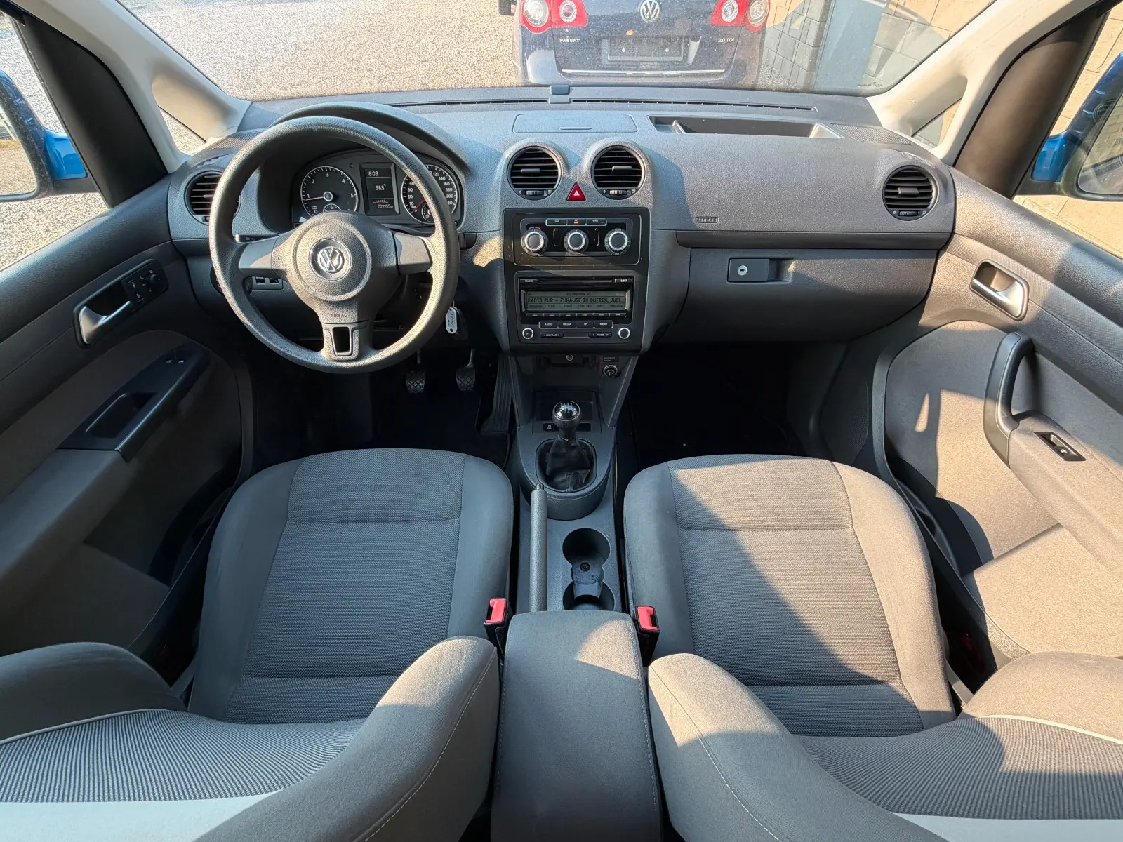 Volkswagen Caddy 2010 — двигун 1.598 cm³, 102 HP (75kW)