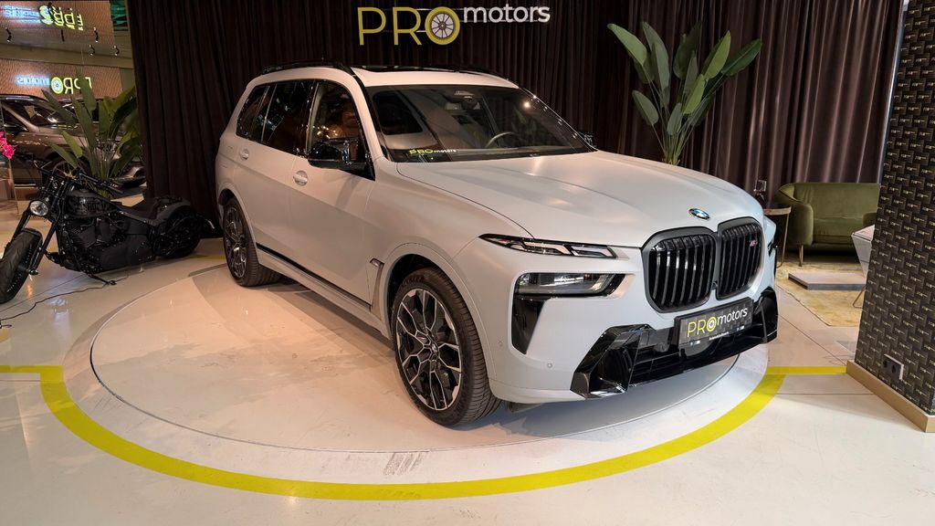Image of BMW X7