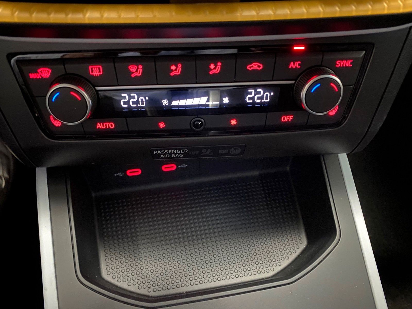 Fahrzeugabbildung SEAT Arona 1.0 TSI DSG STYLE+5 JAHRE GARANTIE+AHK+LED