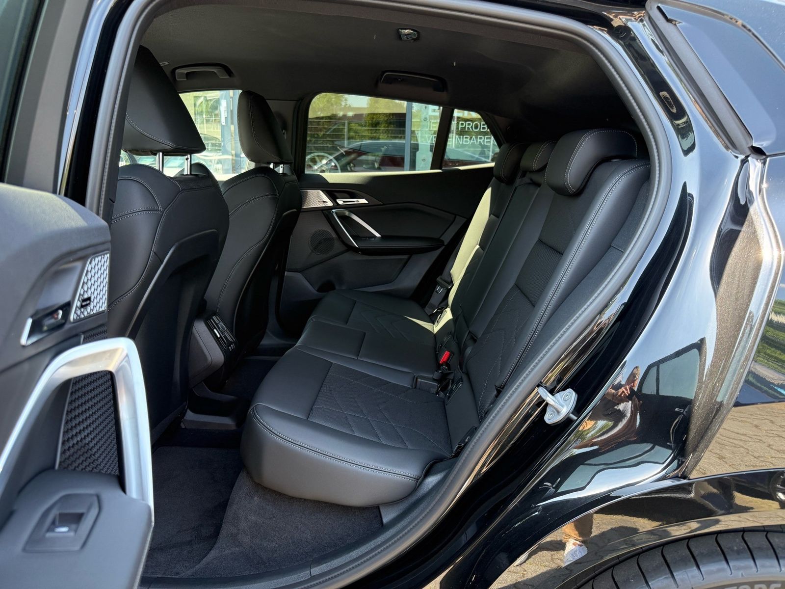 BMW iX2 - Bild 19