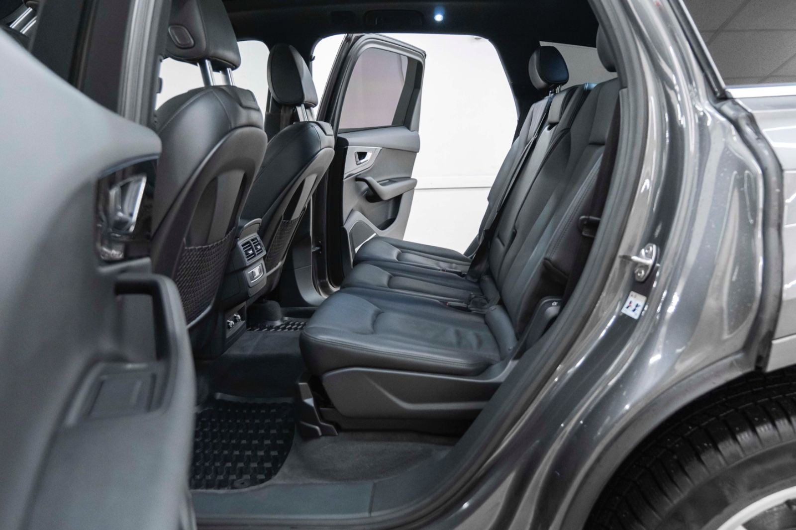 Fahrzeugabbildung Audi Q7 3.0 TFSI Quattro LED PANO NAV 7 SITZER BOSE