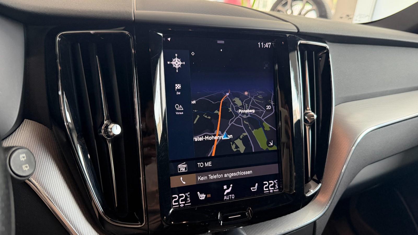 Volvo XC60 D5 AWD R Design Panorama*AHK