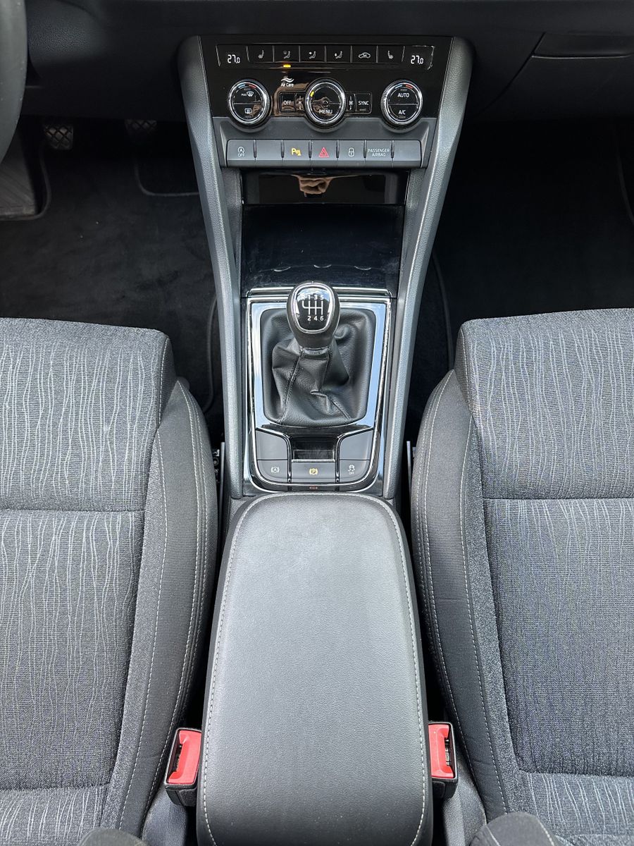 Fahrzeugabbildung SKODA Karoq 2.0 TDI Style SHZ+AHK+CARPLAY+EU6dT+18Zo+2