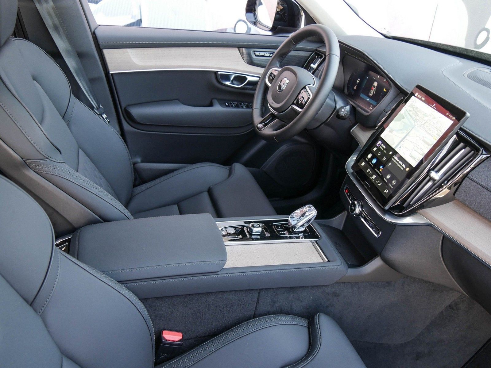 Volvo XC90 T8 Plus Dark Reskin 360° / Harman/Kardon imagem 3