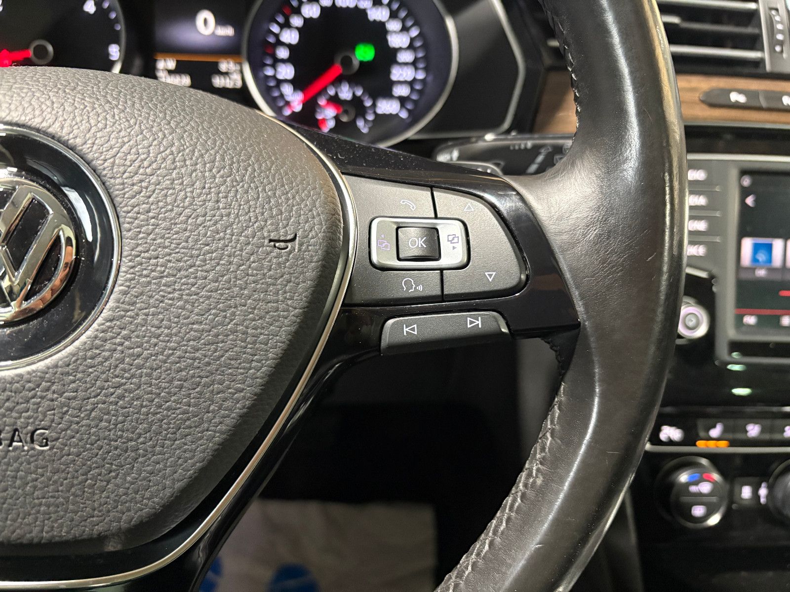 Fahrzeugabbildung Volkswagen Passat Variant Highline BMT/KAMERA/NAVI/SHZ/ACC/