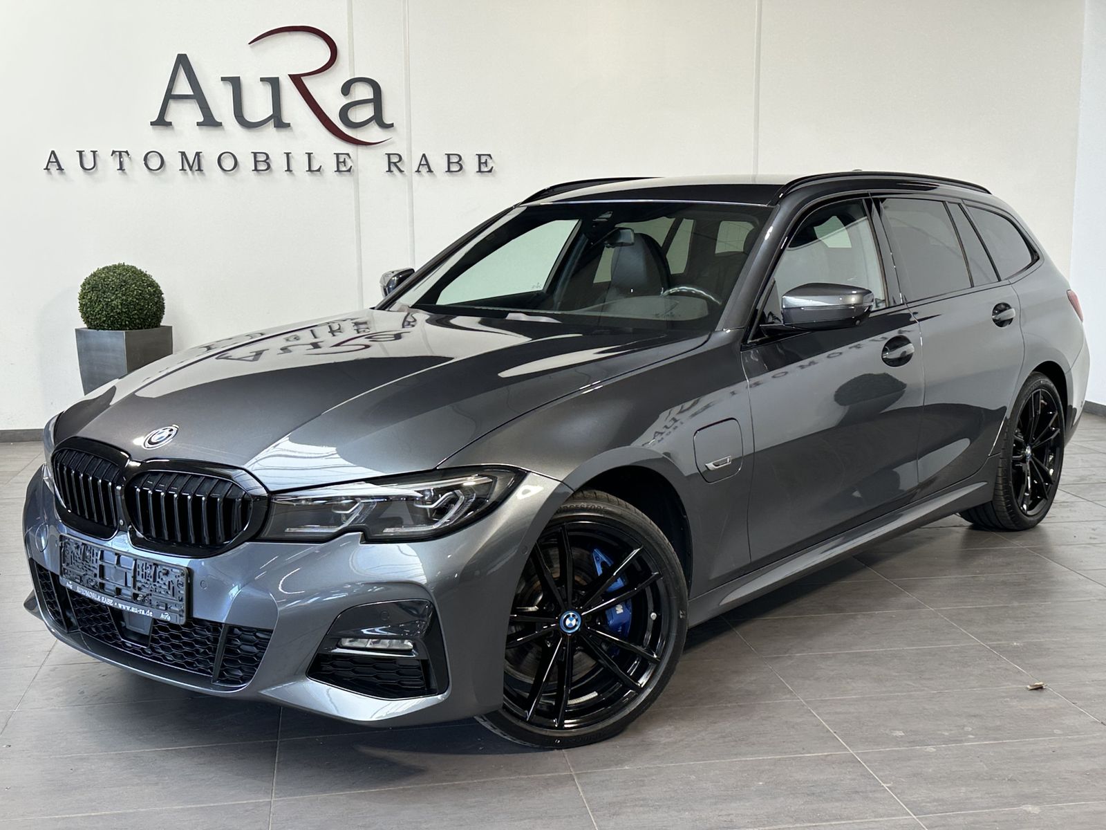 Fahrzeugabbildung BMW 330e Touring M-Sport NAV+LASER+AHK+ACC+360°+HUD