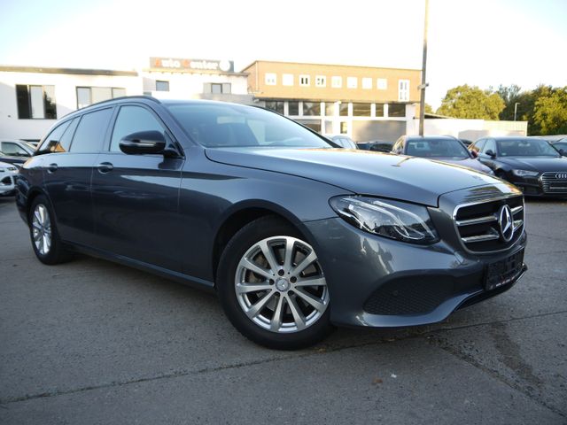 Mercedes-Benz E 220d Avantgarde/Night Paket/360°/Elektr. Sitze