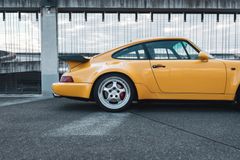 Fahrzeugabbildung Porsche 964 Turbo 3.6 *Speedgelb / Speedline / Dt. Fzg*