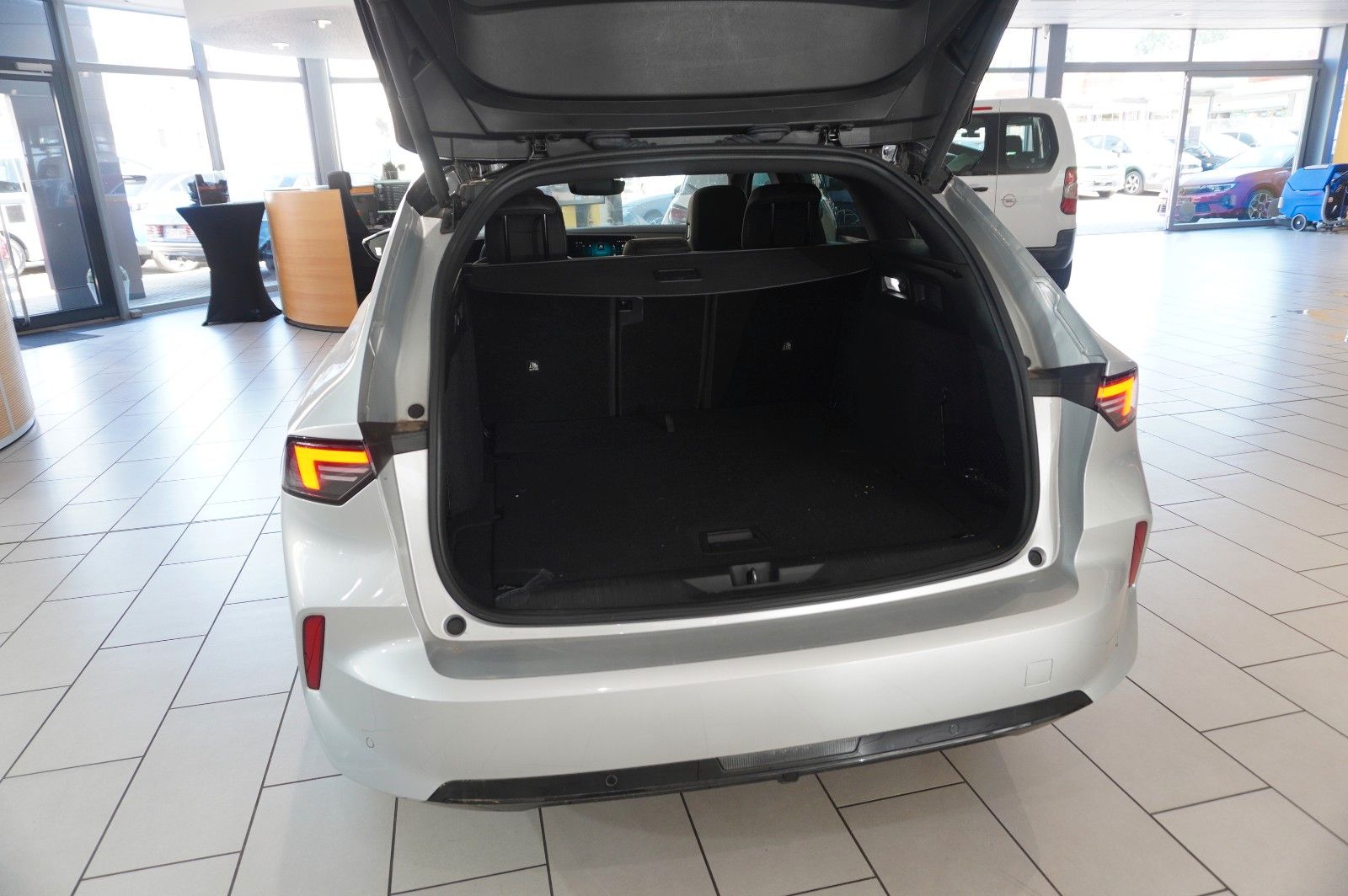 Fahrzeugabbildung Opel Astra L ST 1.2T GS SPORT NAVI/LED/360°/PANO./HUD