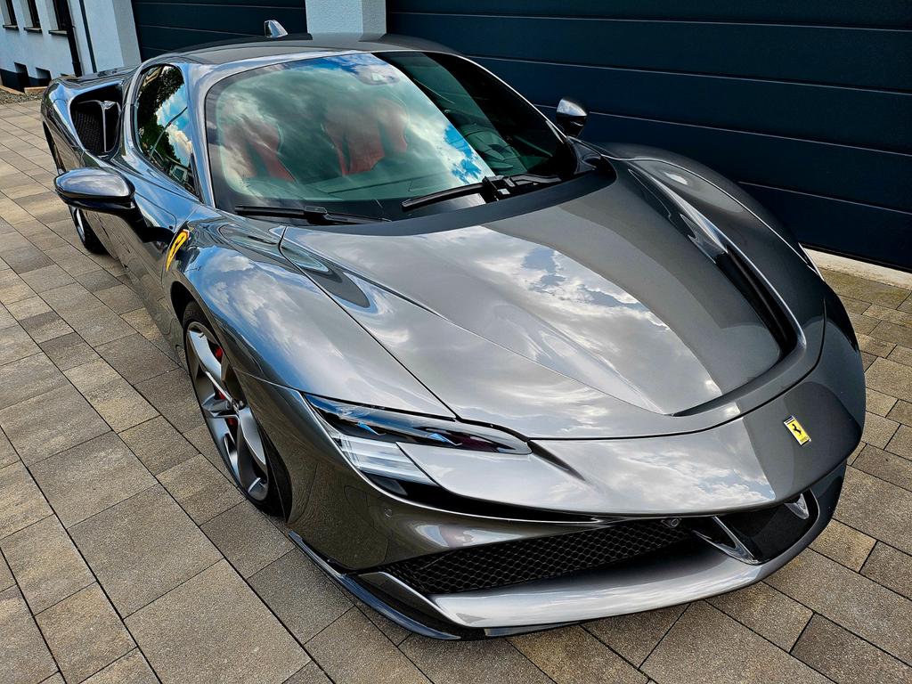 Ferrari SF90
