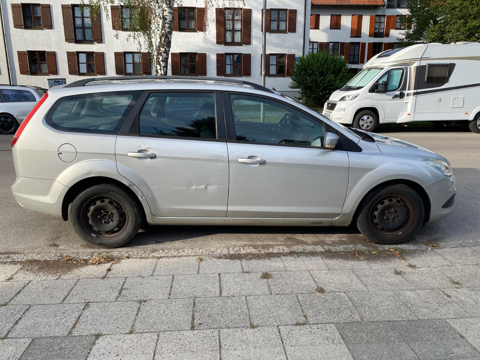 Ford Focus 2010 — rear view
