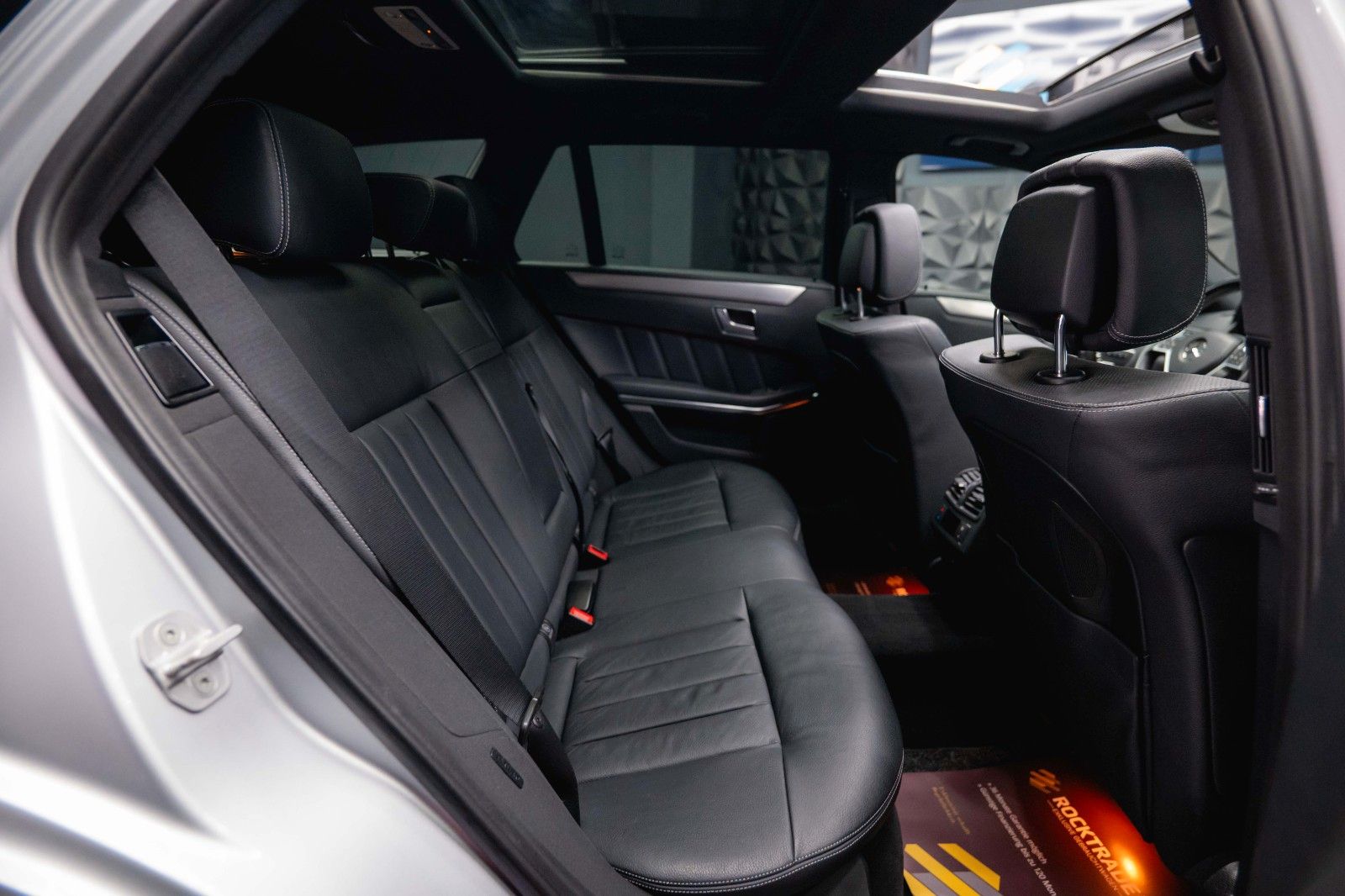 Fahrzeugabbildung Mercedes-Benz E 500 V8 CGI AMG Sport *Airmatic*Pano*ACC*H&K*